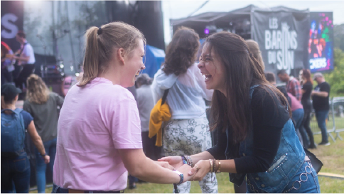 Rires dans le public