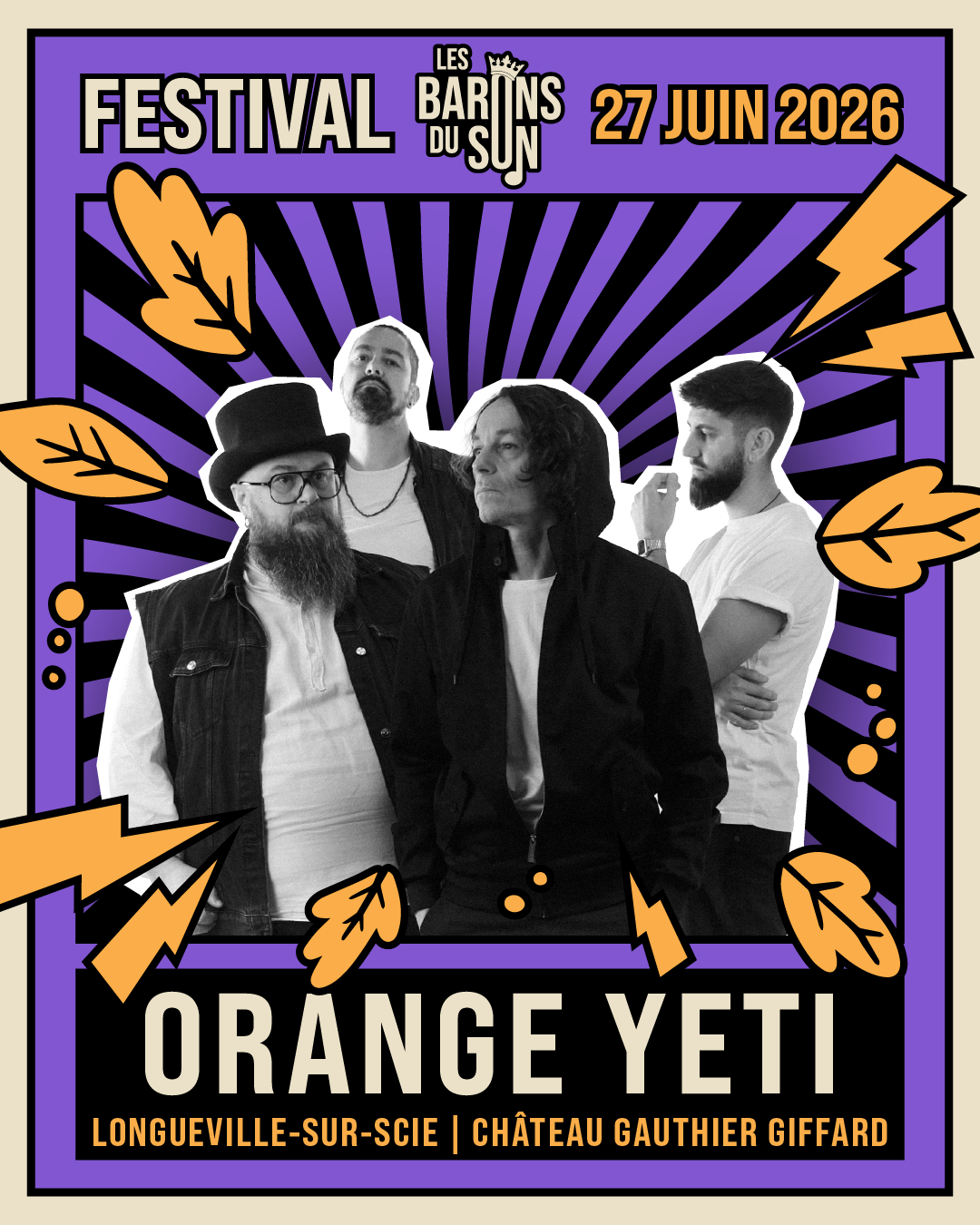 Guitares et lumières sur scène, public en mouvement.